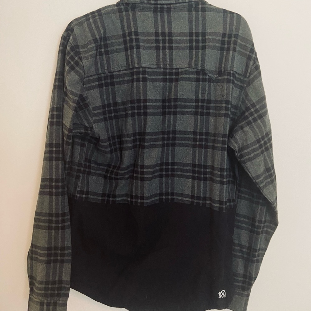 10 deep two tone button down. - Picture 2 of 3